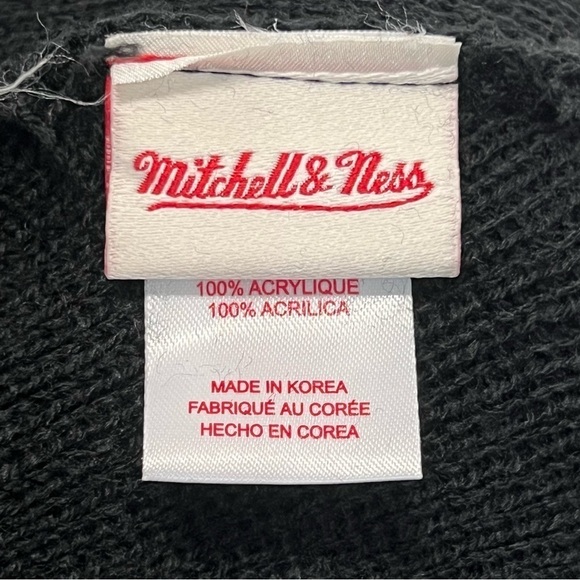 Mitchell & Ness Miami Heat Knit Beanie Pom Pom - Picture 6 of 6